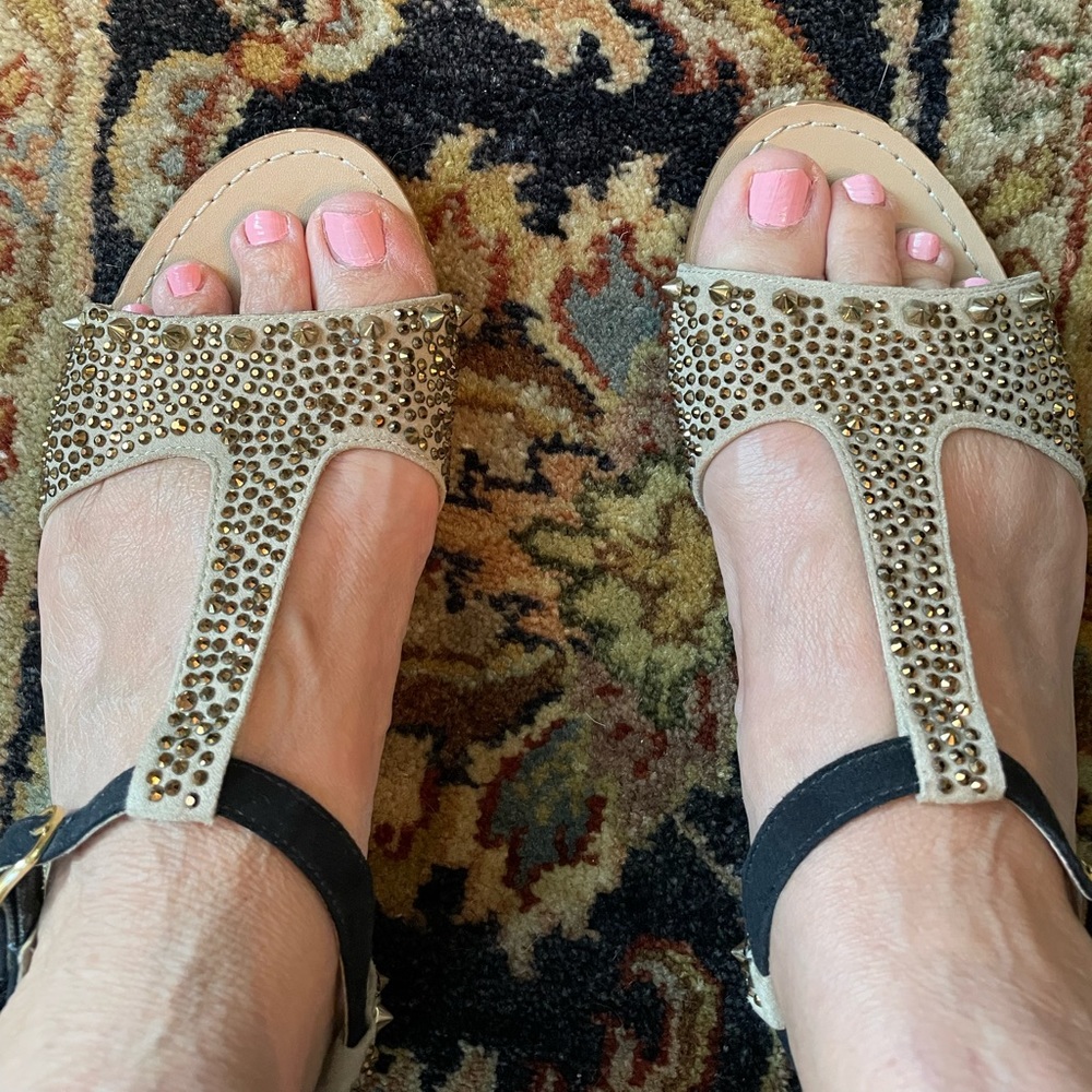 Steve madden spiky flat sandals